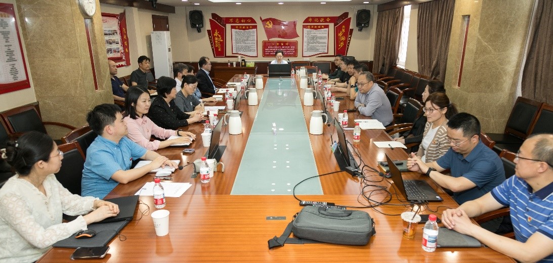 亚星游戏官网口腔医院举办深入贯彻中央八项规定精神学习教育专题读书班